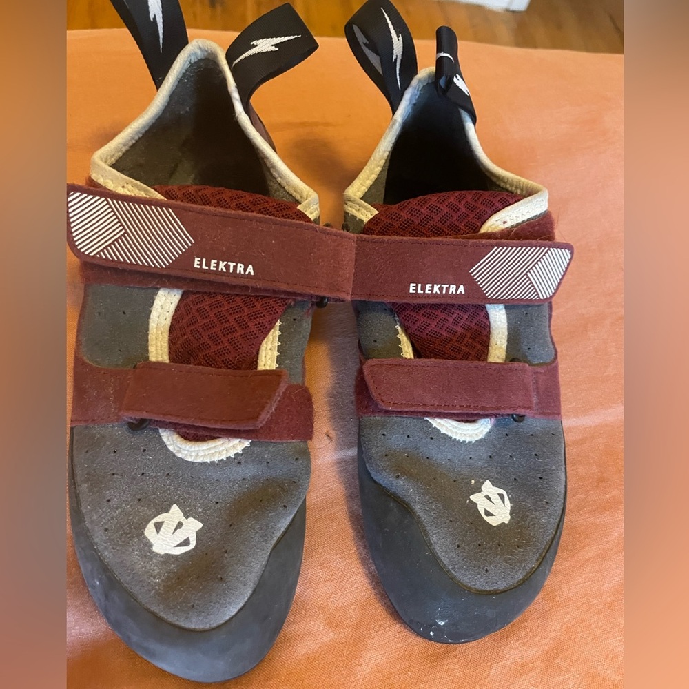 Evolv Elektra climbing shoes almost new